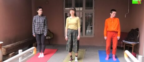 Йога для спини на терасі Центру /online